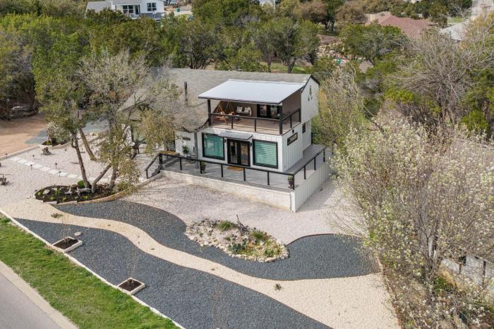Lago Vista Home with Putting Green and Pool!