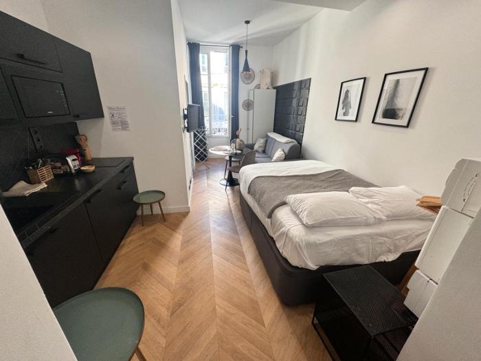 Chic Cozy Studio in the Heart of the City