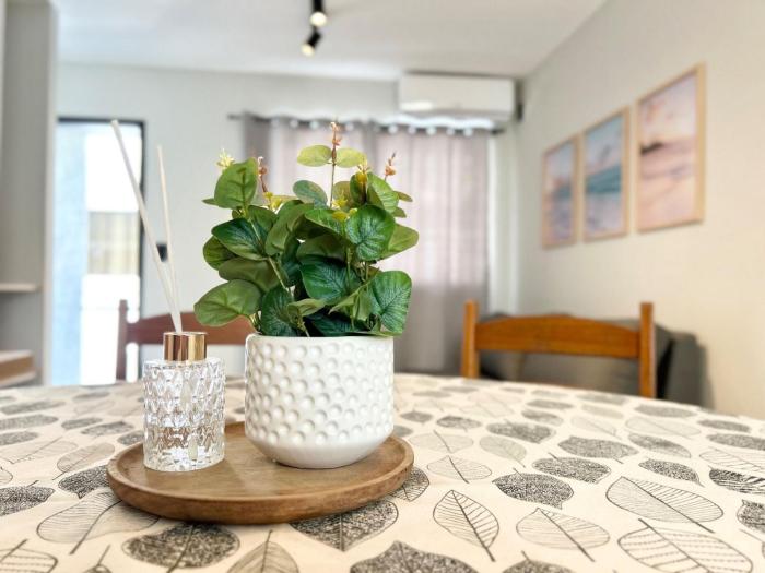 006 - Apto com 2 dormitórios na praia de Bombas