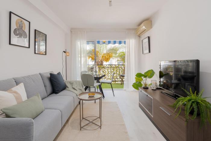 C03 Bright 3 bdr with terrace city center