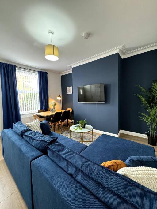 Modern 6 Bed Home Near Leeds City Centre-Long Stay Rates Available