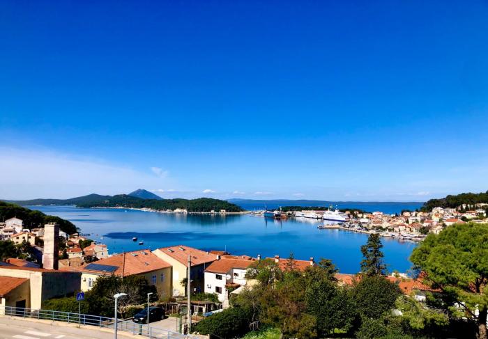 Beautiful view apartment with garage space