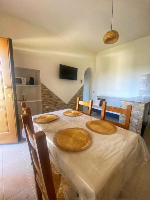 Valledoria Holiday Apartment - Piano Terra con Giardino Privato