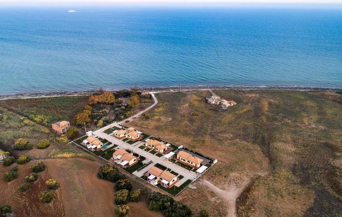 2 Bedroom Beach Front Home In Marina Di Modica