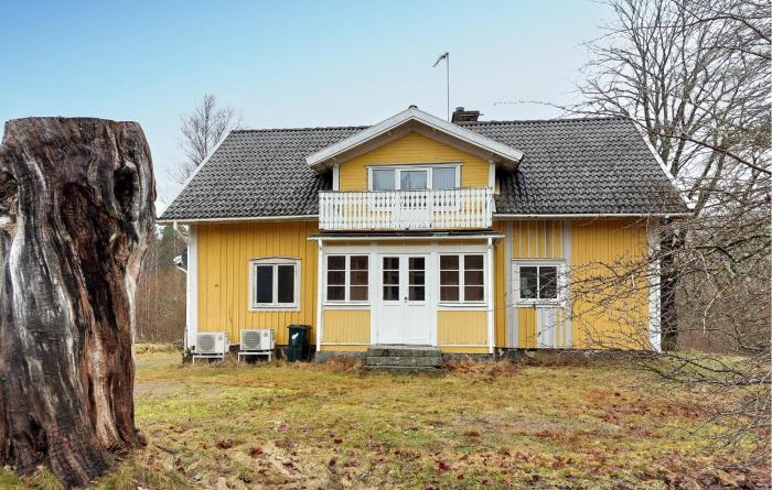 3 Bedroom Beautiful Home In Lönashult