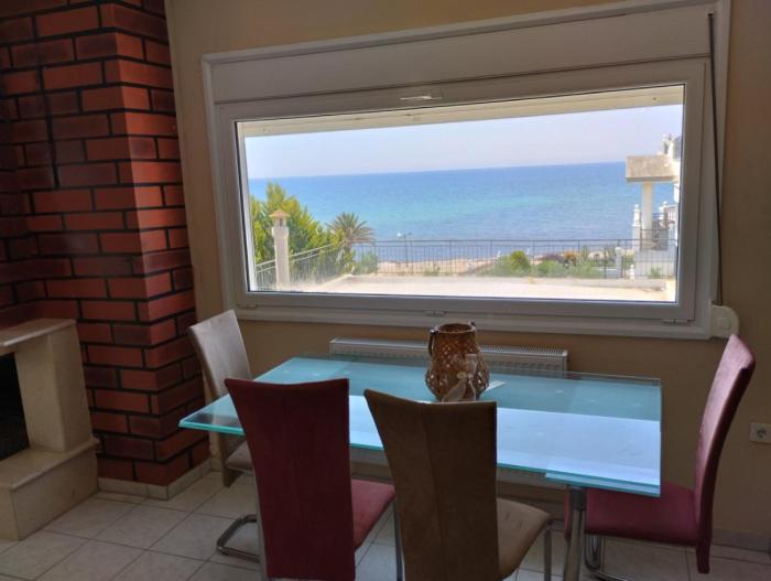 House by the sea in Nea Plagia