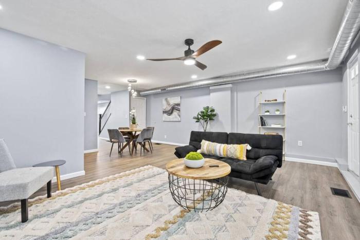 3BR Charming Home with Fireplace