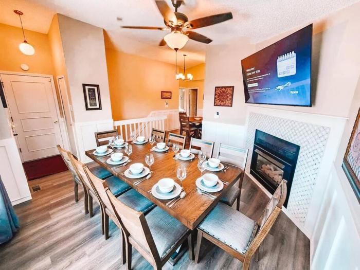 Pet Friendly3 King BedsMins to Airport