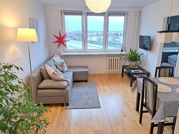 Bright and cozy 34m apartment near metro M2 and tram
