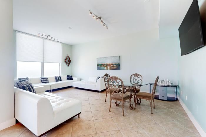 Sapphire Condominiums 1401