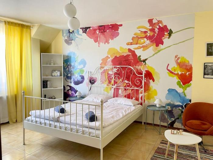 35 Cozy Central 1 Bedroom Apartment with Balcony