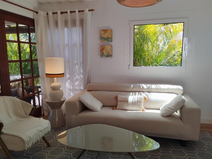 Bungalow tropical con piscina y aire acondicionado