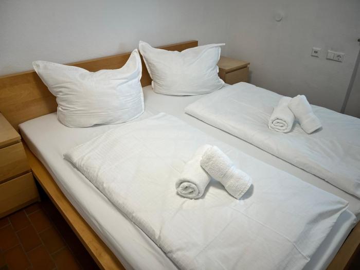 Premium Apartment 70qm 2,5 Zimmer Küche, Smart TV, Garage, WiFi