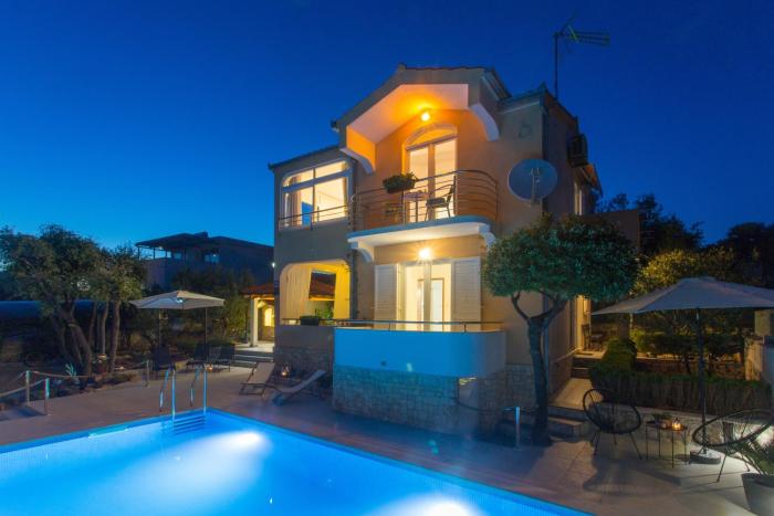 Seaside family friendly house with a swimming pool Sevid, Trogir - 22724