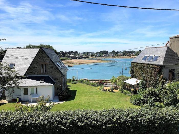 Maison VUE MER 3 étoiles avec WIFI à PLOUMANACH - Ref 329