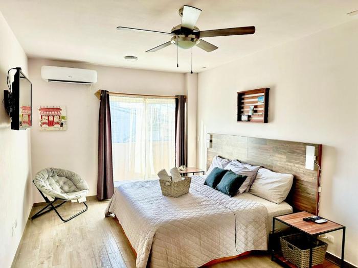 Departamento grande y centrico, con 3 recámaras y 2 baños completos.