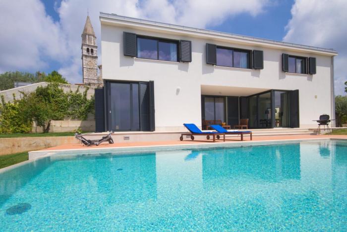 Modern Villa Anna with outdoor pool in Visnjan