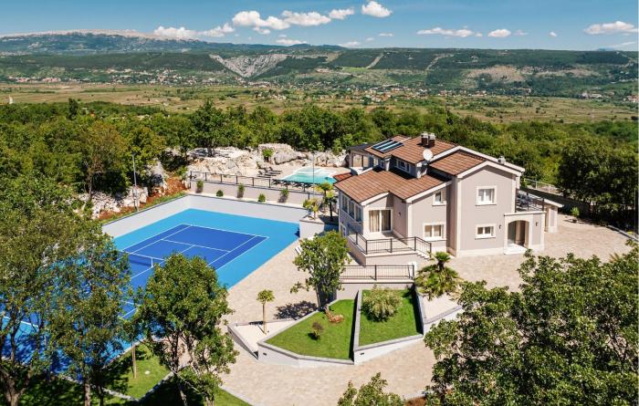 Awesome Home In Poljica With Sauna