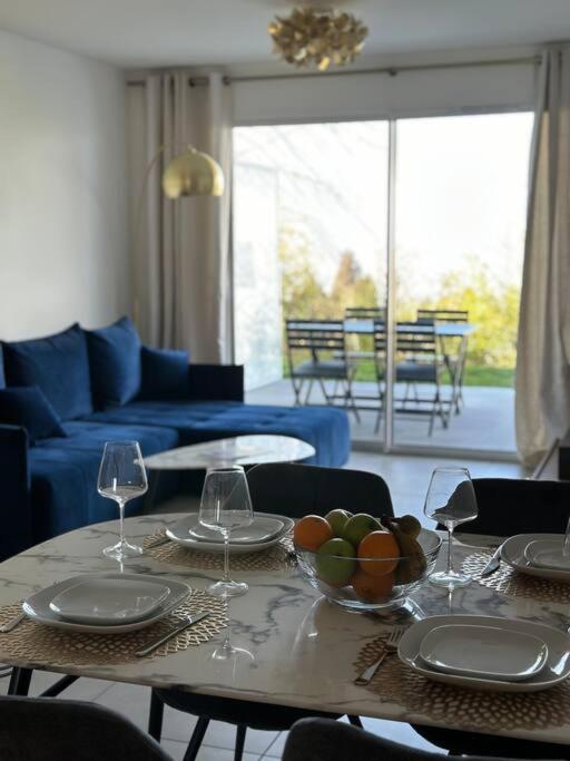 Royal Park lake view apartment