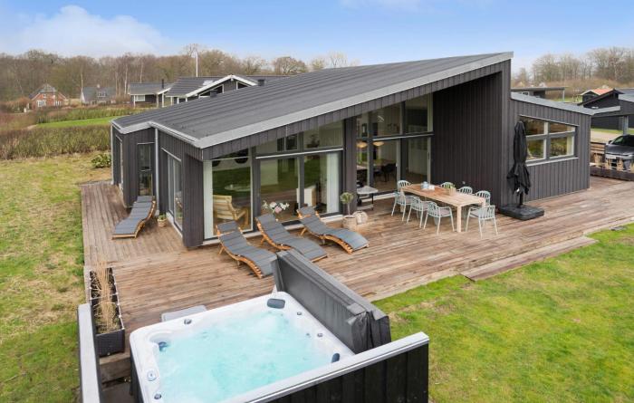 Nice Home In Haderslev With Kitchen