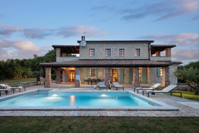 Rustic Villa Calluna with a pool in Istria