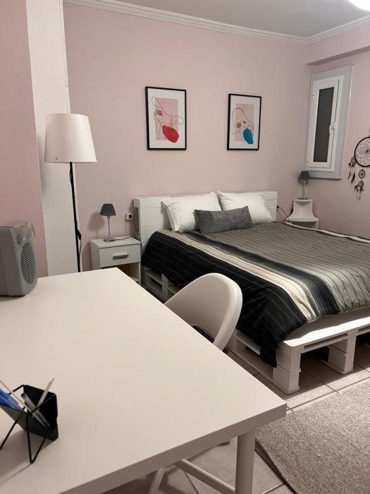 Cozy Apartment in Neos Kosmos