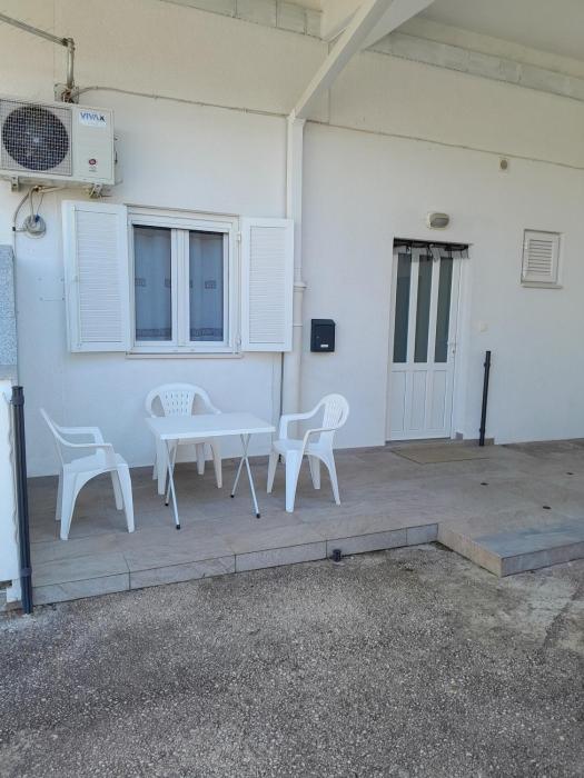 Apartments with parking space Njivice, Krk - 22769