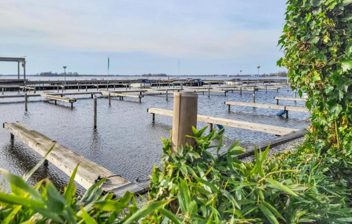Gorgeous Ship In Loosdrecht With Wifi