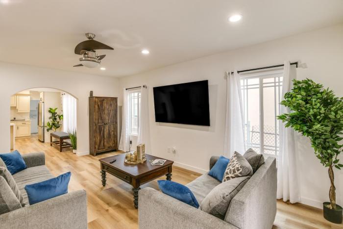 7 Mi to Dtwn! Modern Retreat in East Los Angeles