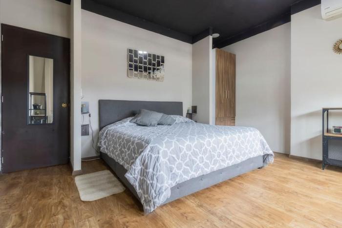 506 Great Location AC 1Bdrm 1bath apt Rooftop