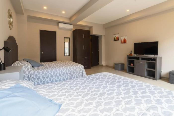 206 Zocalo Cathedral 2Bdrm 2Bath apt AC Rooftop