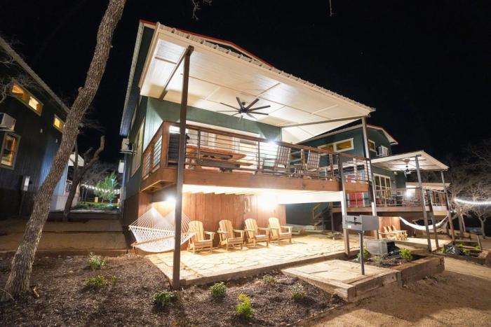 New Modern Lux Cabin Hot Tub FirePit Games