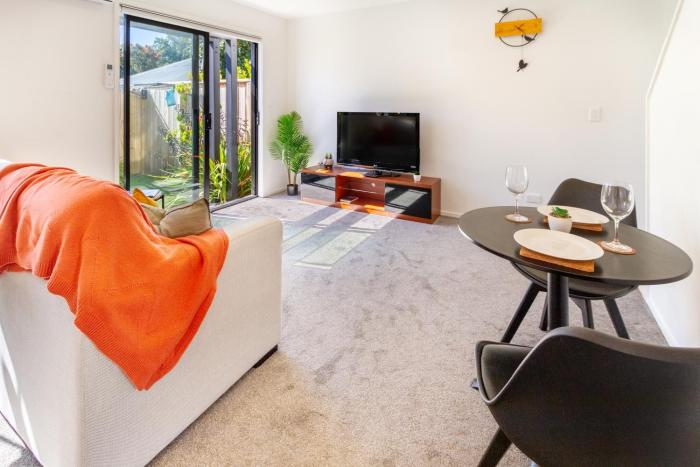 1 Bedroom Gem with Hagley Park at your doorstep