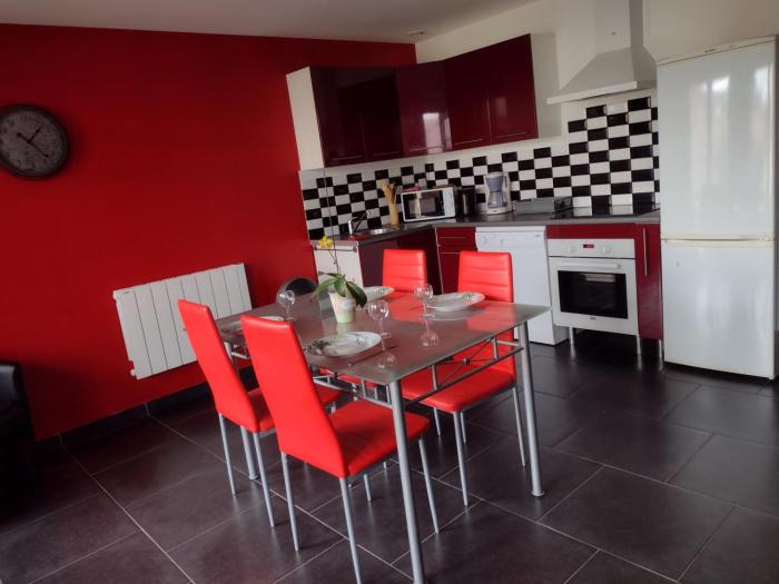 Gîte confortable avec jardin, WIFI et équipements modernes en plein cœur dun village paisible. - FR-1-510-211