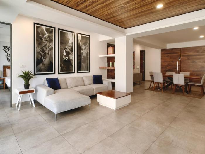 Icono 402 by Booking-Guys