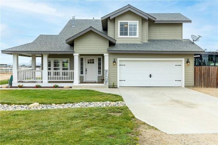 Our Farmhouse, Our Place: Cozy and Cute homestead!