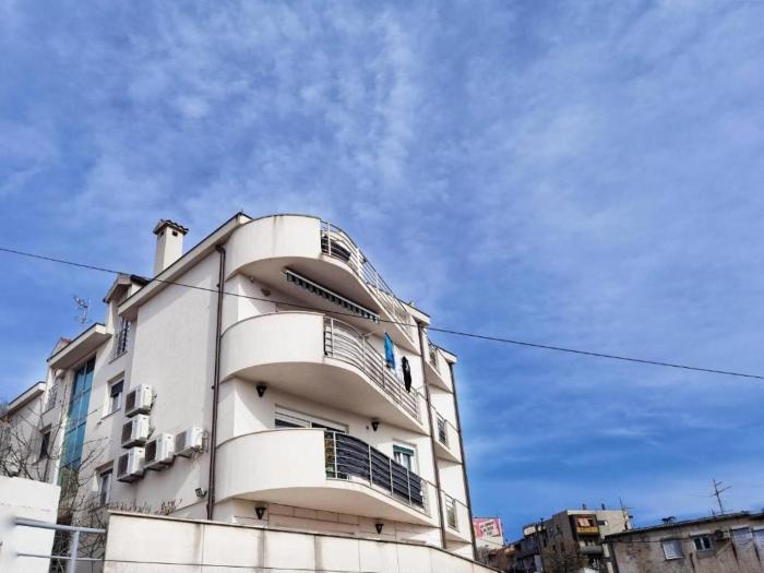 Apartments with parking space Split - 22796