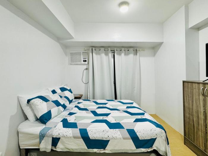 * *B2 Your Go-To Crib