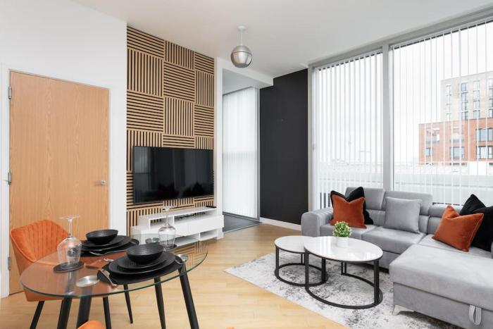 Central MK 1 Bed Apartment With Parking