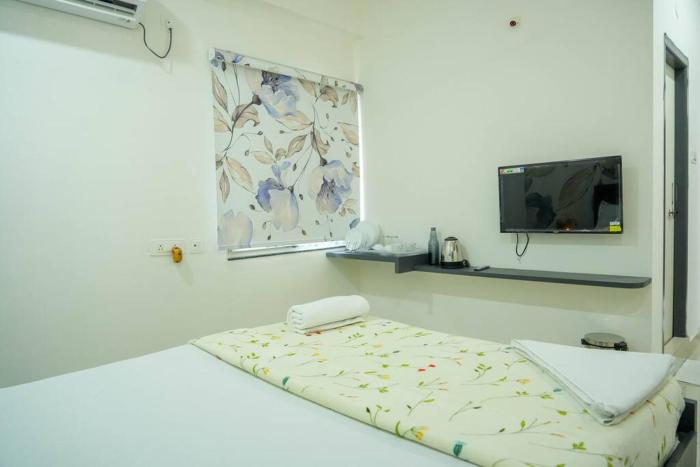 AC room with Queen Bed Gachibowli
