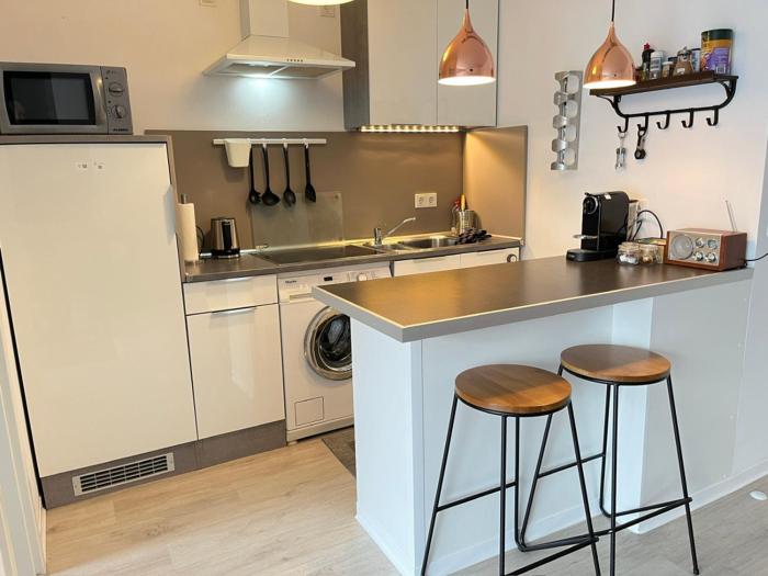 Living at Saarpartments -AdultsOnly- 2 Bedrooms, Kitchen - Business & Holiday Apartments for Long- and Short term Stay, 3 min to Train Station, Secure E-Bike Parking!