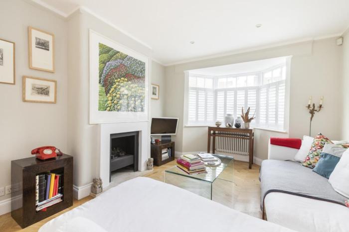 Whoops-a-Daisy 3 bedroom in Notting Hill