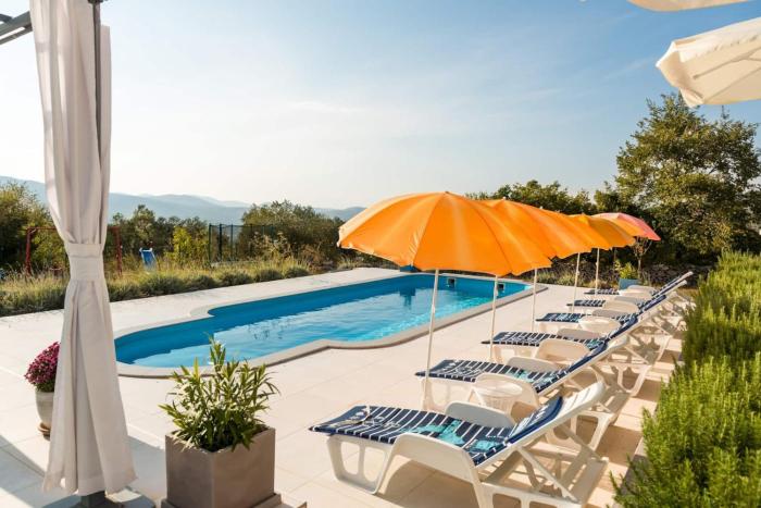 Rustic Villa Florice with a pool