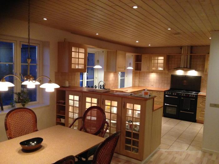 nedlagt gård i naturen med ro og fred og samtidig tæt på strand og fiskeri og indkøbsmuligheder