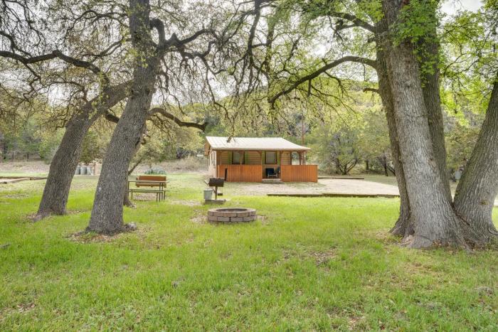 Cabana Sol Cabin: 4 Mi to Garner State Park