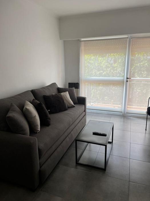 Zona Guemes 1 ambiente a la calle