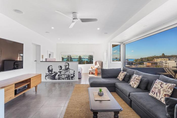 Louisa Court, 7,49 Donald St- Unit in the heart of town with stunning water views