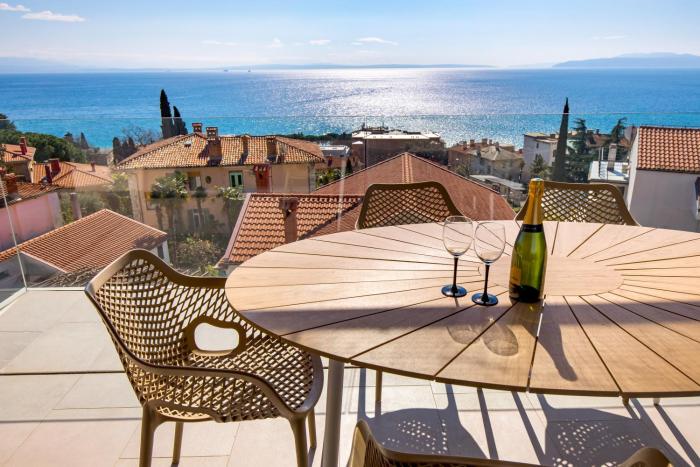 Exclusive Condo SOHO Opatija center with pool and terrace
