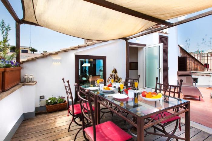 Penthouse Pantheon apartment with Terrace 2BR 2BA