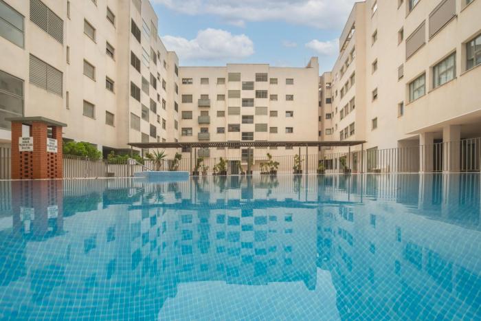 Apartamento céntrico con piscina, temporada